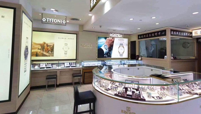 蘭州國(guó)芳百貨負(fù)一樓巍雅斯名表城