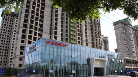 為家鄉(xiāng)臨洮的經(jīng)濟(jì)發(fā)展、城市建設(shè)增磚添瓦