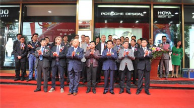  2013年9月20日巍雅斯名品商城開(kāi)業(yè)